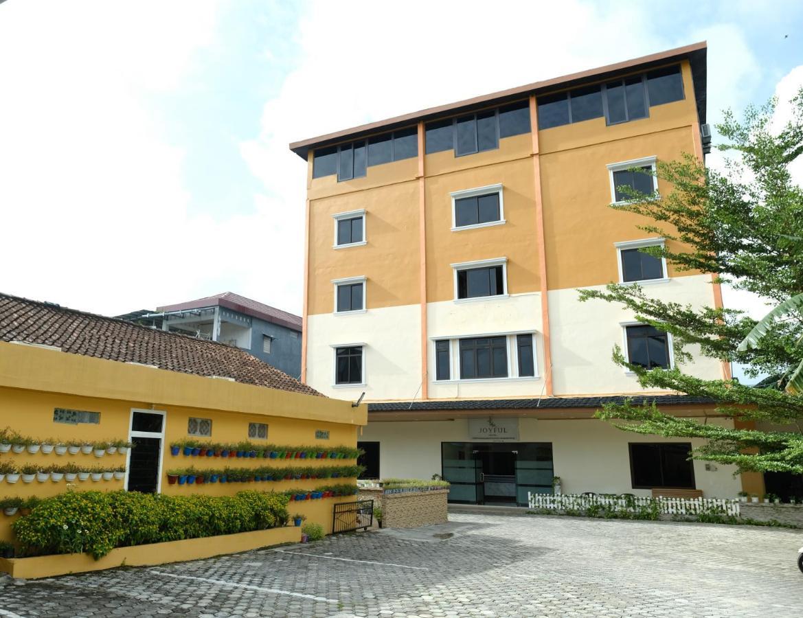 Joyful Hotel Tanjung Pandan Exteriör bild