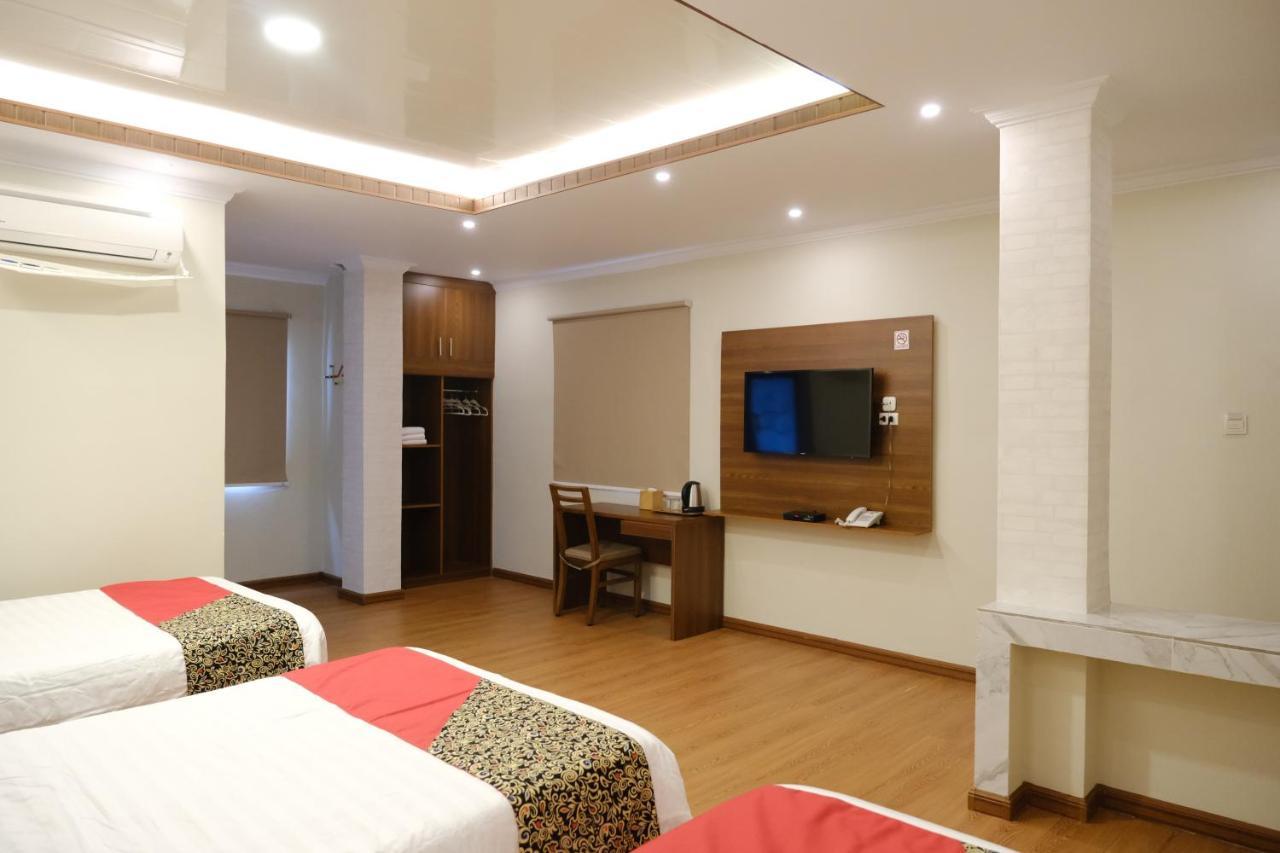 Joyful Hotel Tanjung Pandan Exteriör bild