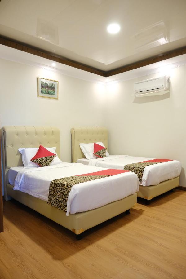 Joyful Hotel Tanjung Pandan Exteriör bild