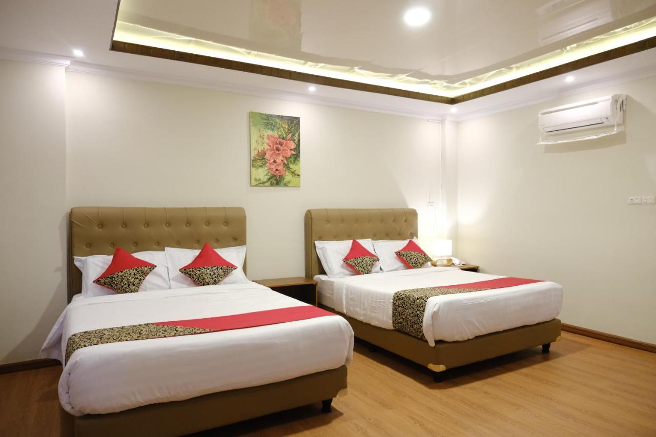Joyful Hotel Tanjung Pandan Exteriör bild