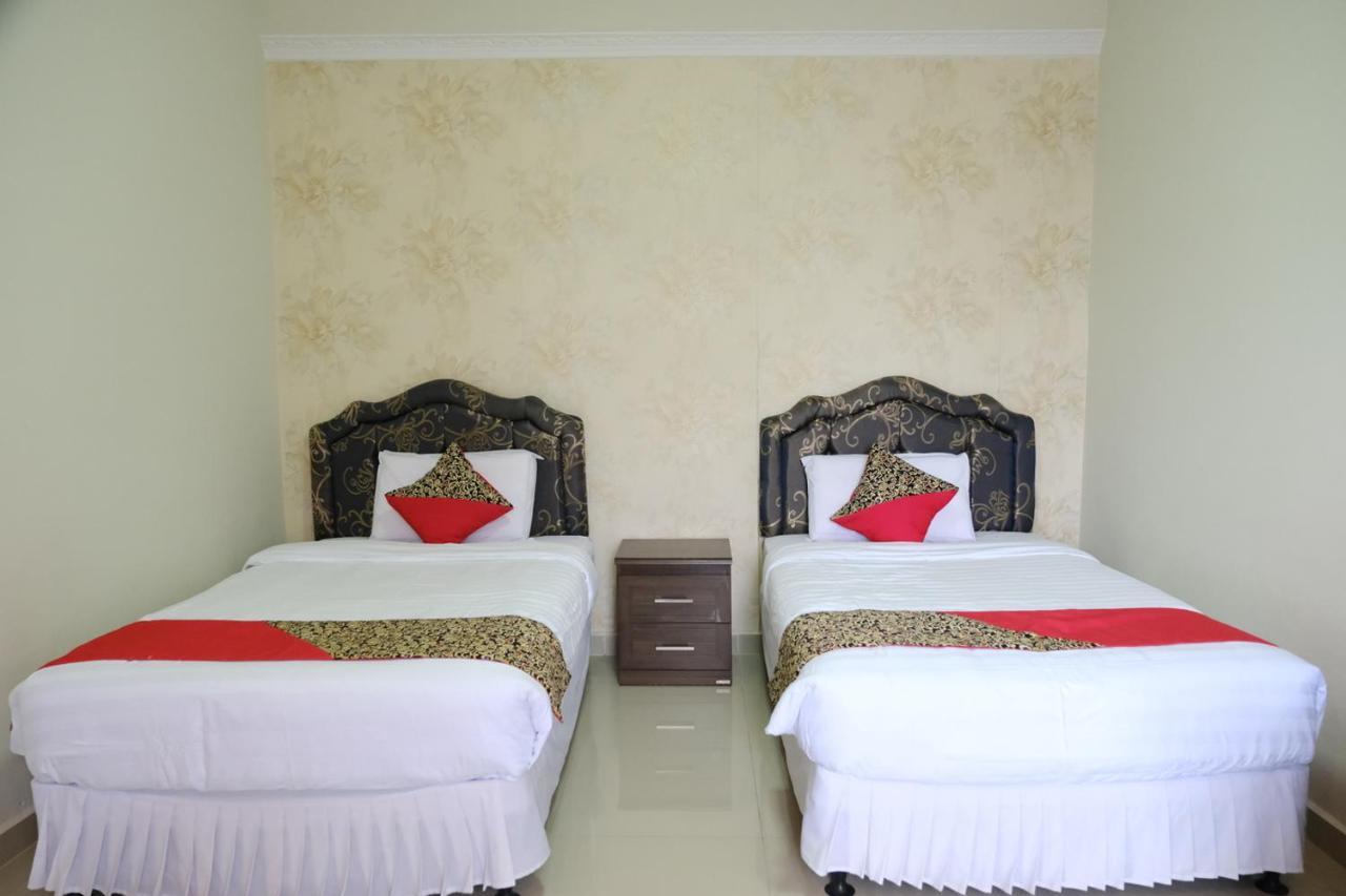 Joyful Hotel Tanjung Pandan Exteriör bild